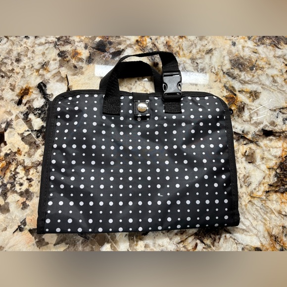 Thirty-One Travel toiletries Bag - Picture 8 of 8